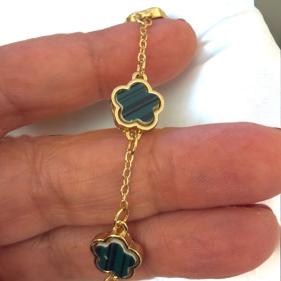 BRACELET SET. MALACHITE/GOLD FLOWERS AND MALACHITE/RHINESTONES/GOLD BRACELETS. - Picture 5 of 9